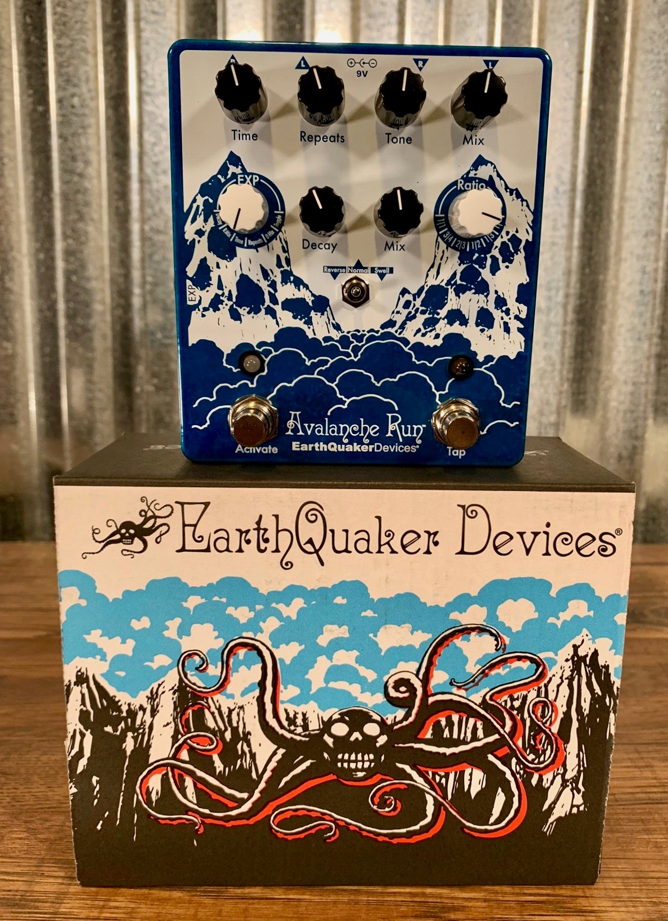 Earthquaker Devices EQD Avalanche Run Stereo Delay & Reverb V2 Guitar Effect Pedal Demo