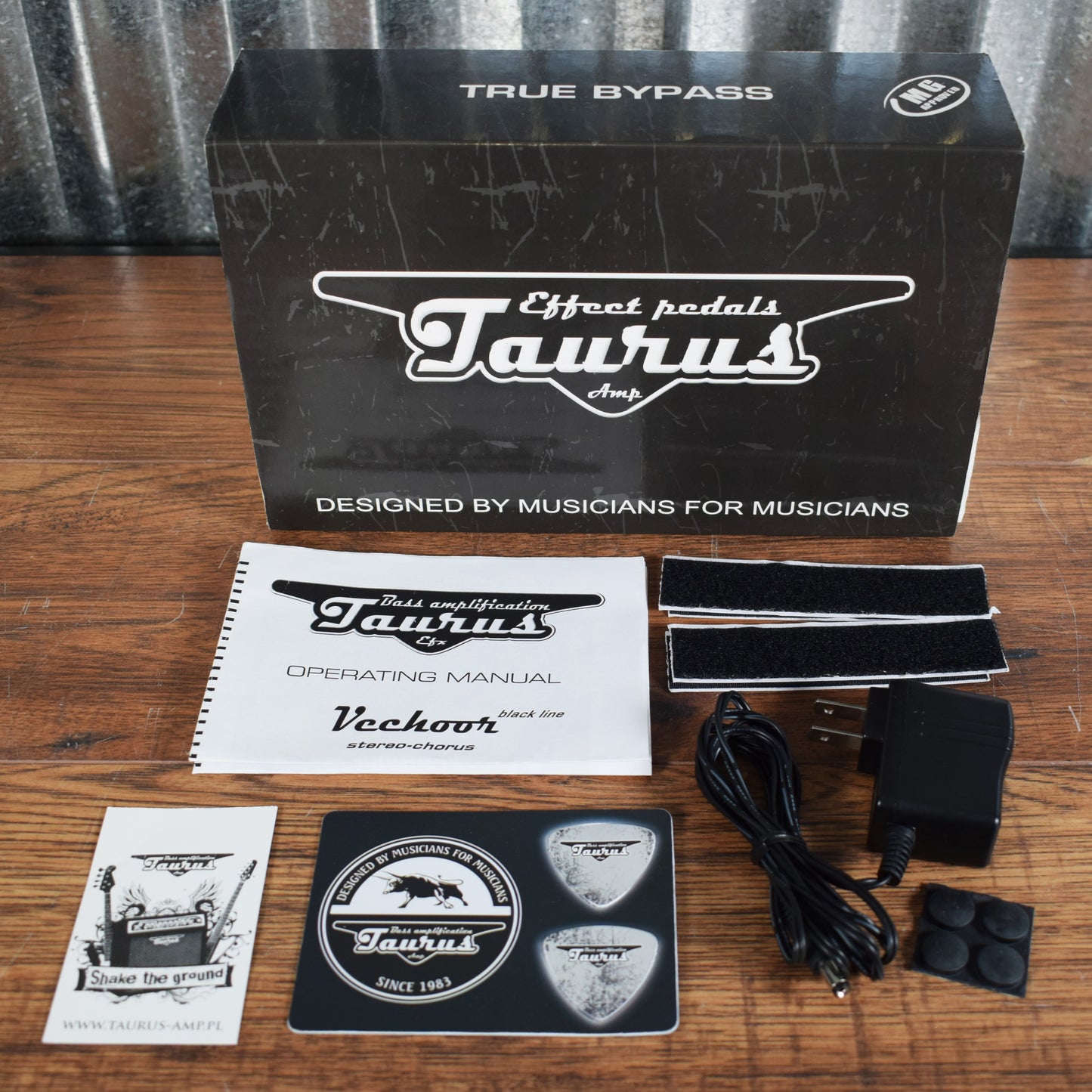 Taurus Amplification Vechoor Black Chorus Guitar & Bass Effect Pedal & AC Adapter Used