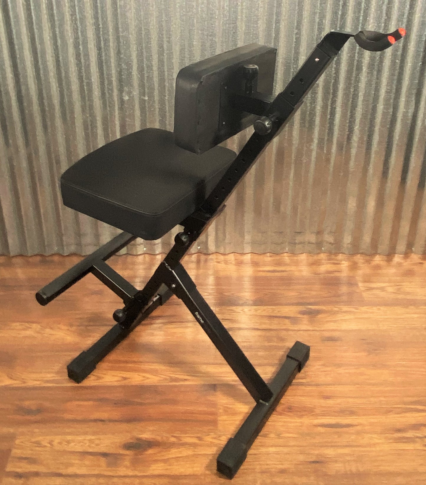 Gator Frameworks GFW-GTR-SEATDLX Deluxe Guitar Player Adjustable Seat & Hanger