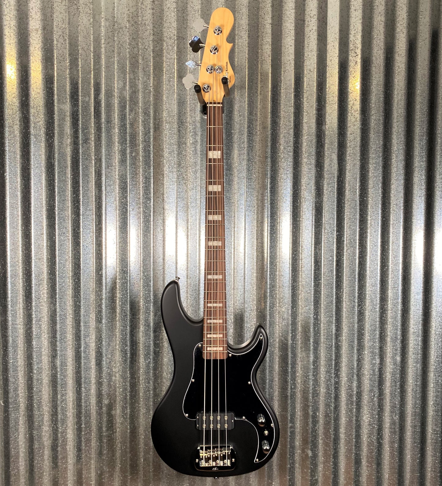 G&L Tribute Kiloton 4 String Bass Black Satin #6173