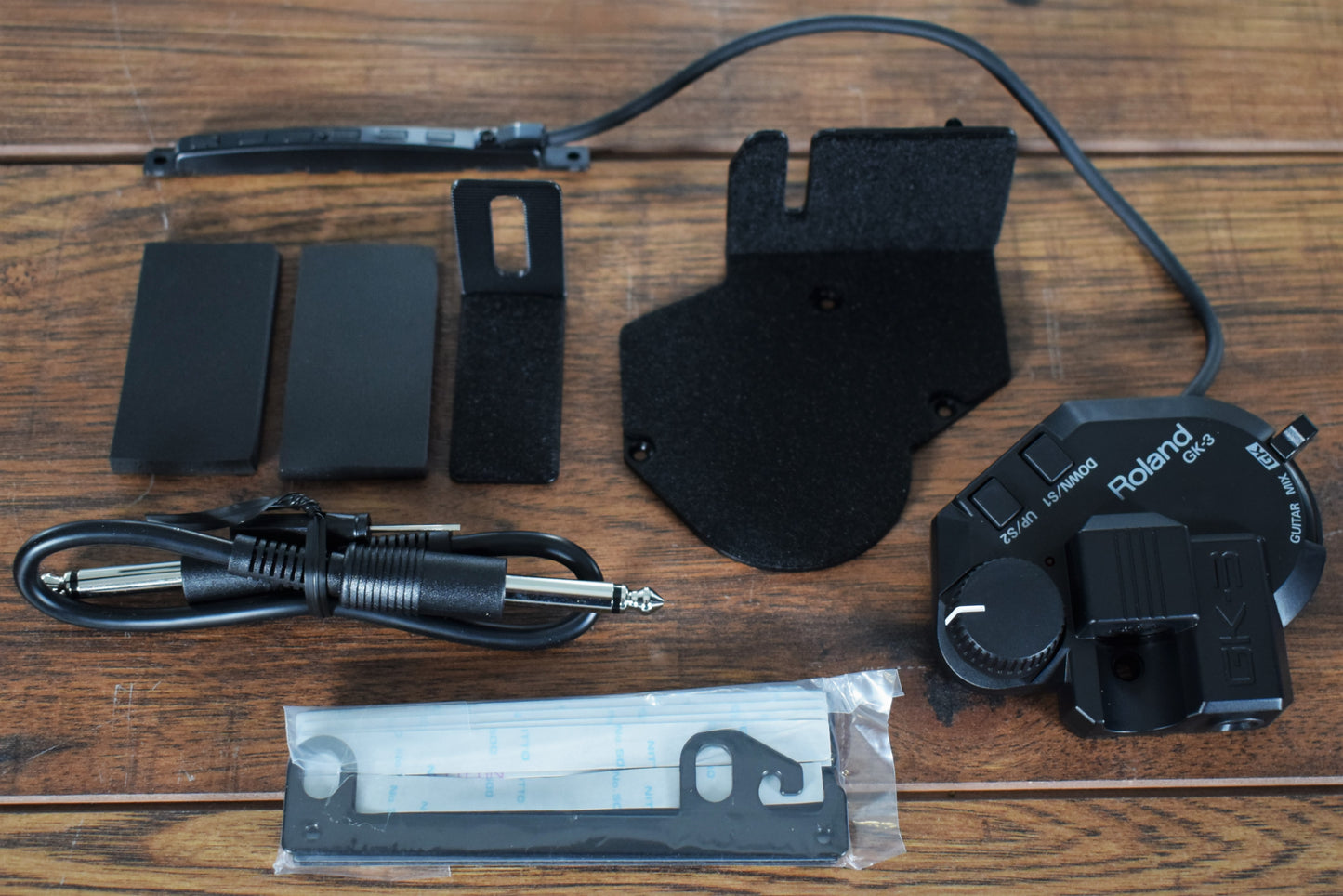 Roland GR-55GK Guitar Synthesizer Effect Pedal & GK-3 Pickup