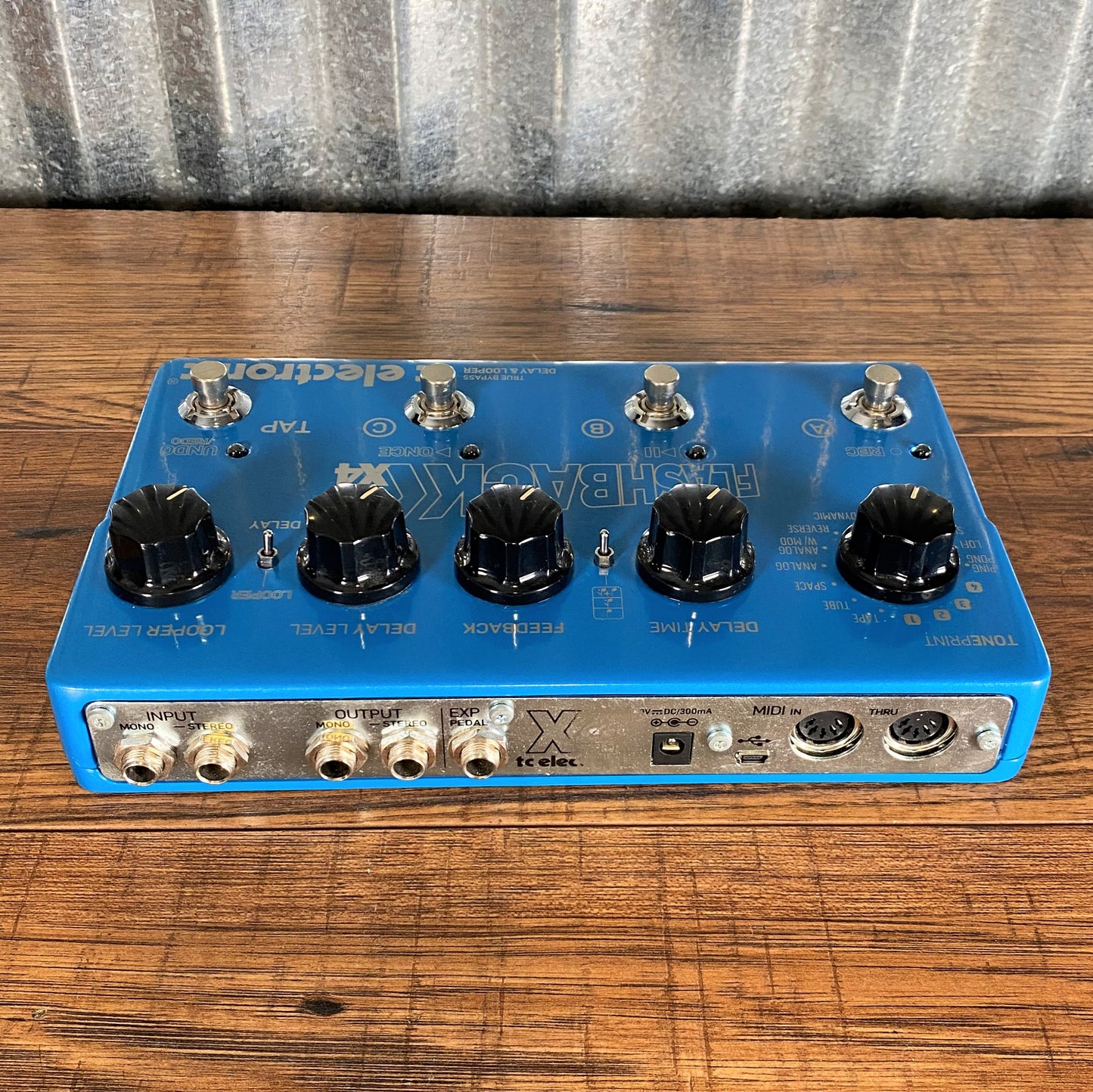 TC Electronic Flashback X4 Delay Looper Guitar Bass Effect Pedal Used
