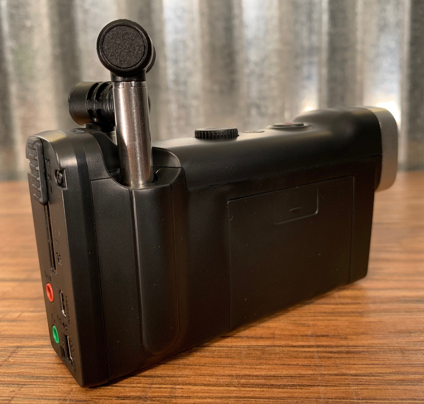 Zoom Q4n HD Handy Video Camera & Stereo Audio Recorder