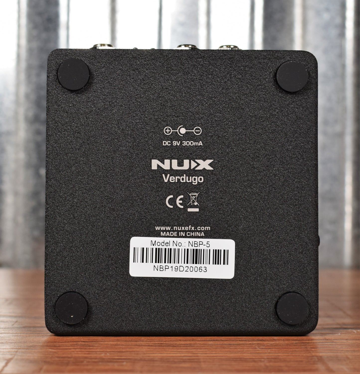 NUX NBP-5 Melvin Lee Davis Bass Preamp DI Cabinet Emulation & Tone Editing Effect Pedal