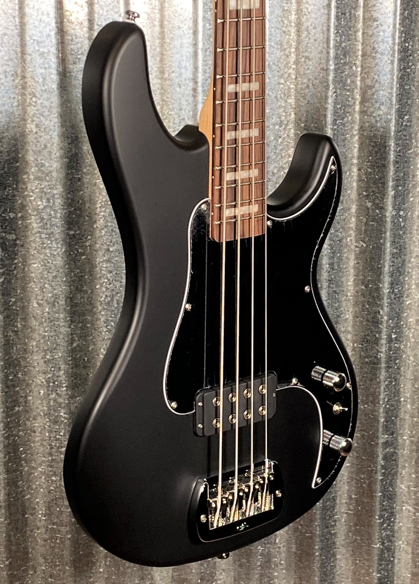G&L Tribute Kiloton 4 String Bass Black Satin #6173