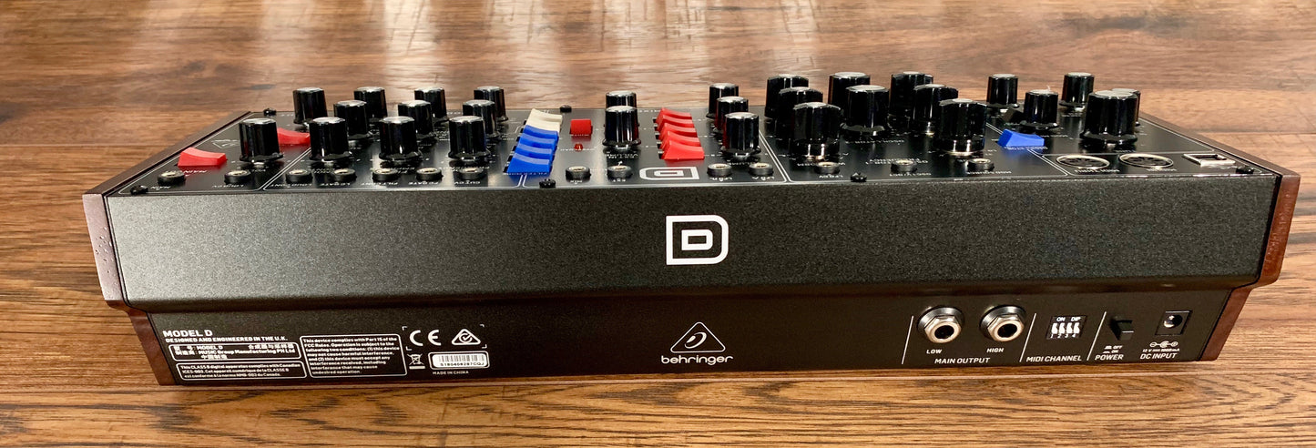 Behringer Model D Analog Desktop Synthesizer Demo