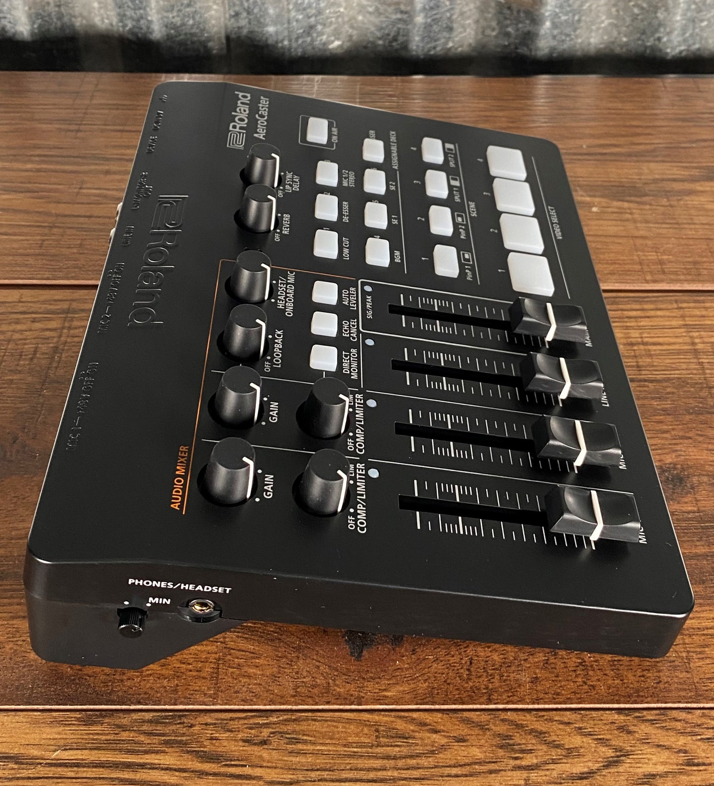 Roland VRC-01 AeroCaster Wireless Live Streaming Video System