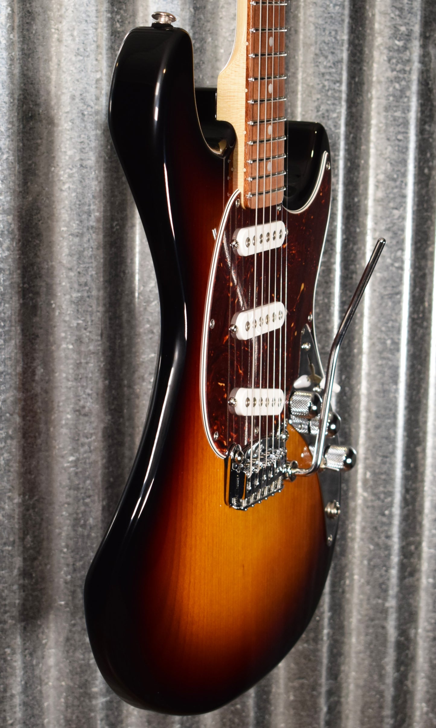 G&L USA Fullerton Deluxe Skyhawk 3 Tone Sunburst Guitar & Bag Demo #0081