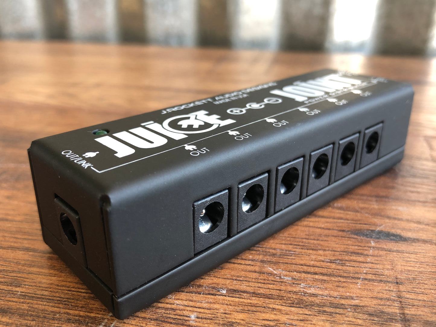 J. Rockett Audio Designs Juice Joint 7 Output Filtered Pedalboard Guitar Effect Power Supply & Cables