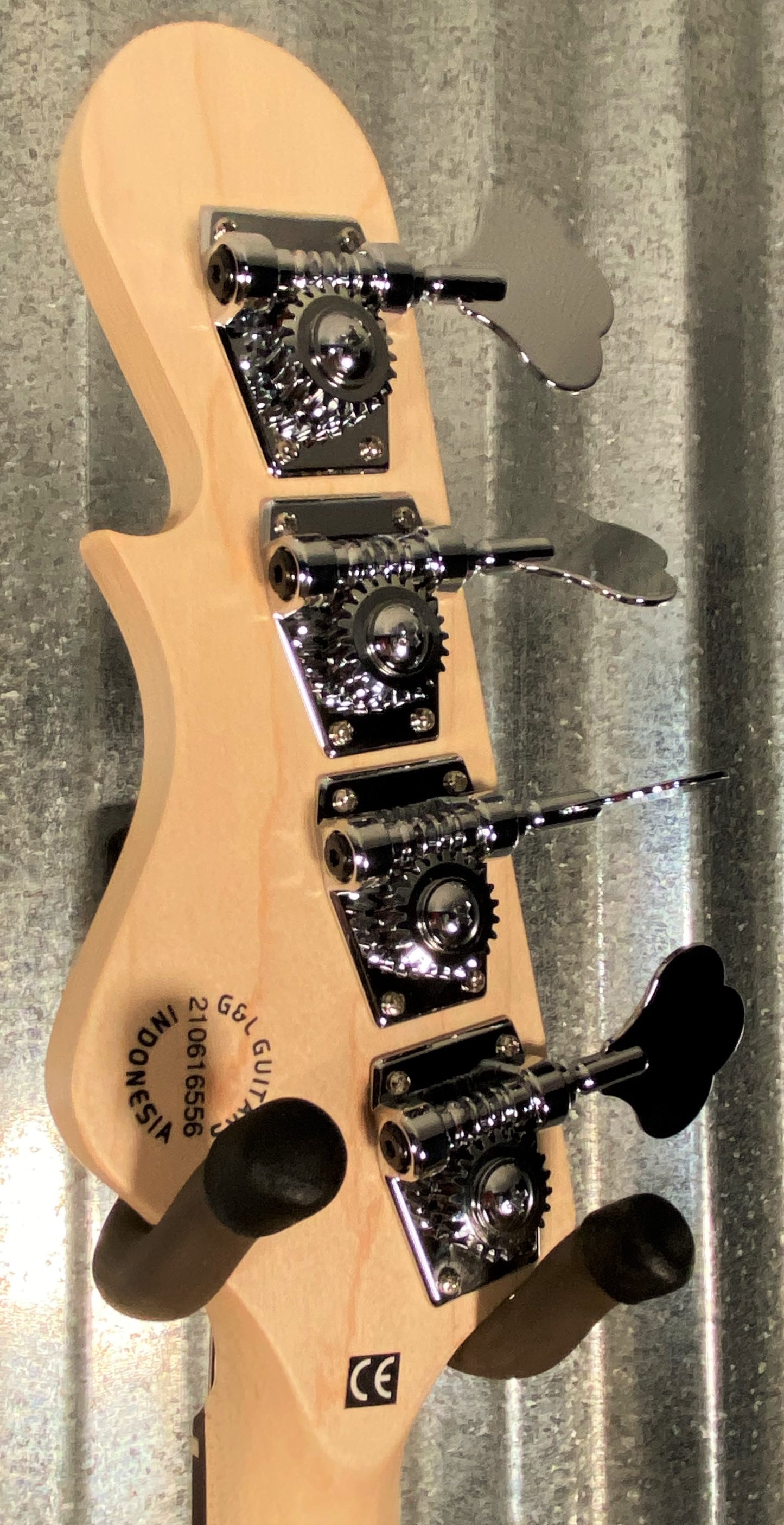 G&L Tribute Kiloton Fretless 4 String Bass 3 Tone Sunburst #6556