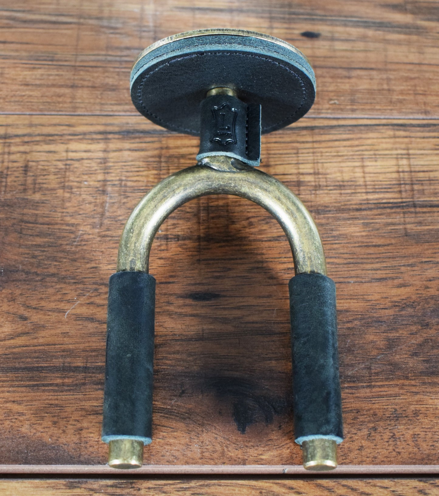 Levy's LVY-FGHNGR-BRBK Guitar Wall Hanger Brass Black Leather