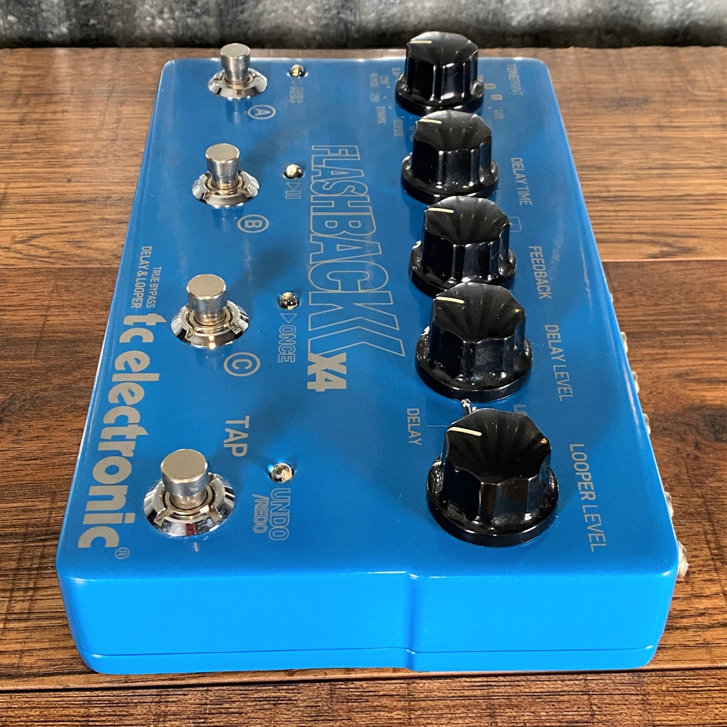 TC Electronic Flashback X4 Delay Looper Guitar Bass Effect Pedal Used