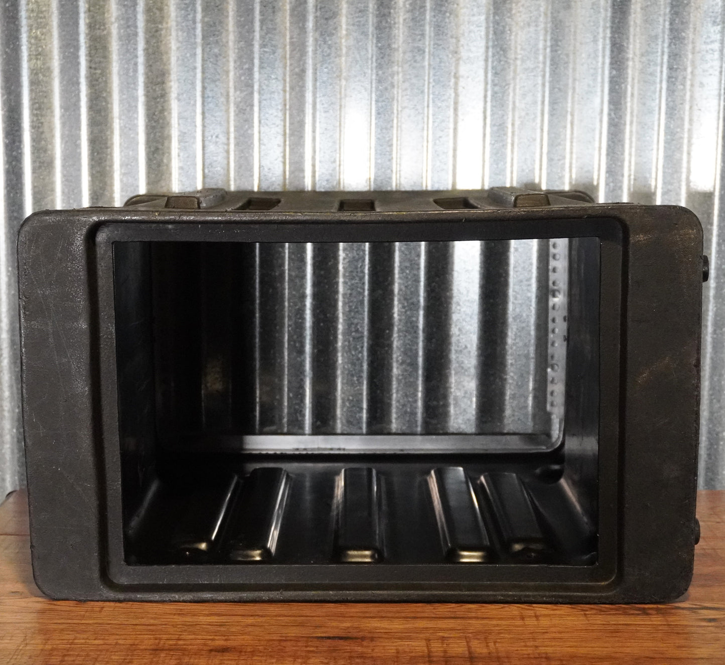 SKB 8U Roto Rack 1SKB-R8U 8 Space Guitar & Bass Amplifier/Effects Rack ABS Case Used