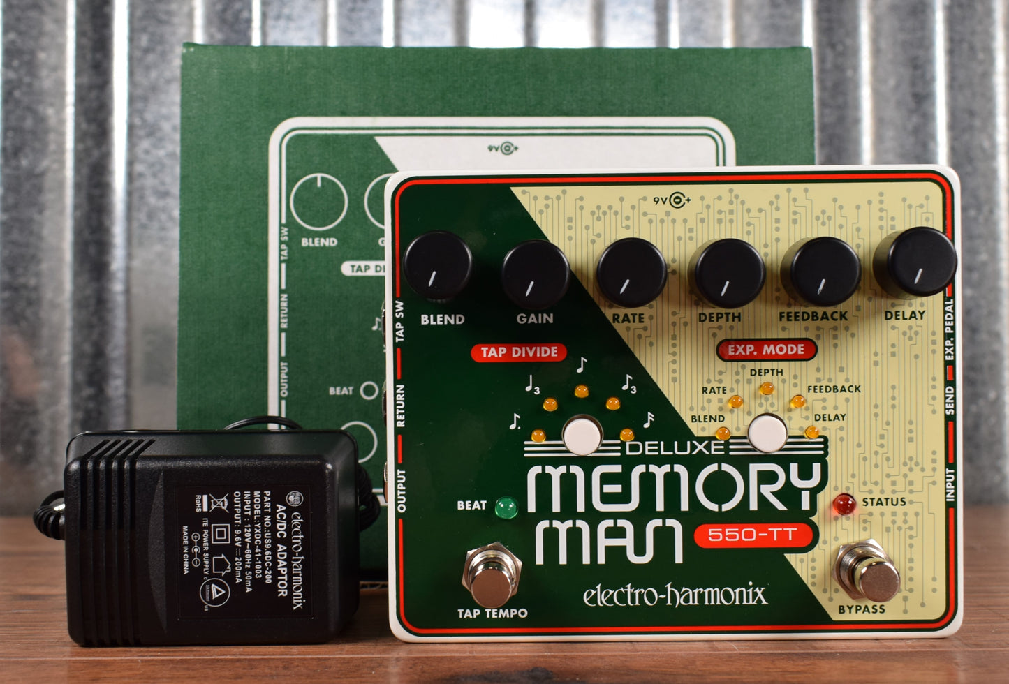 Electro-Harmonix EHX Deluxe Memory Man 550-TT Delay Guitar Effect Pedal Demo