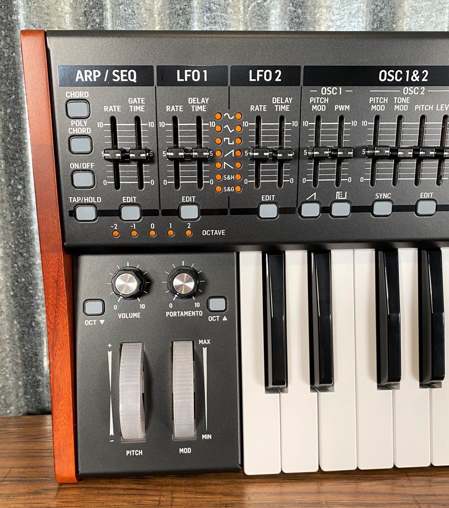 Behringer Deepmind 6 Voice Polyphonic Keyboard Synthesizer Used