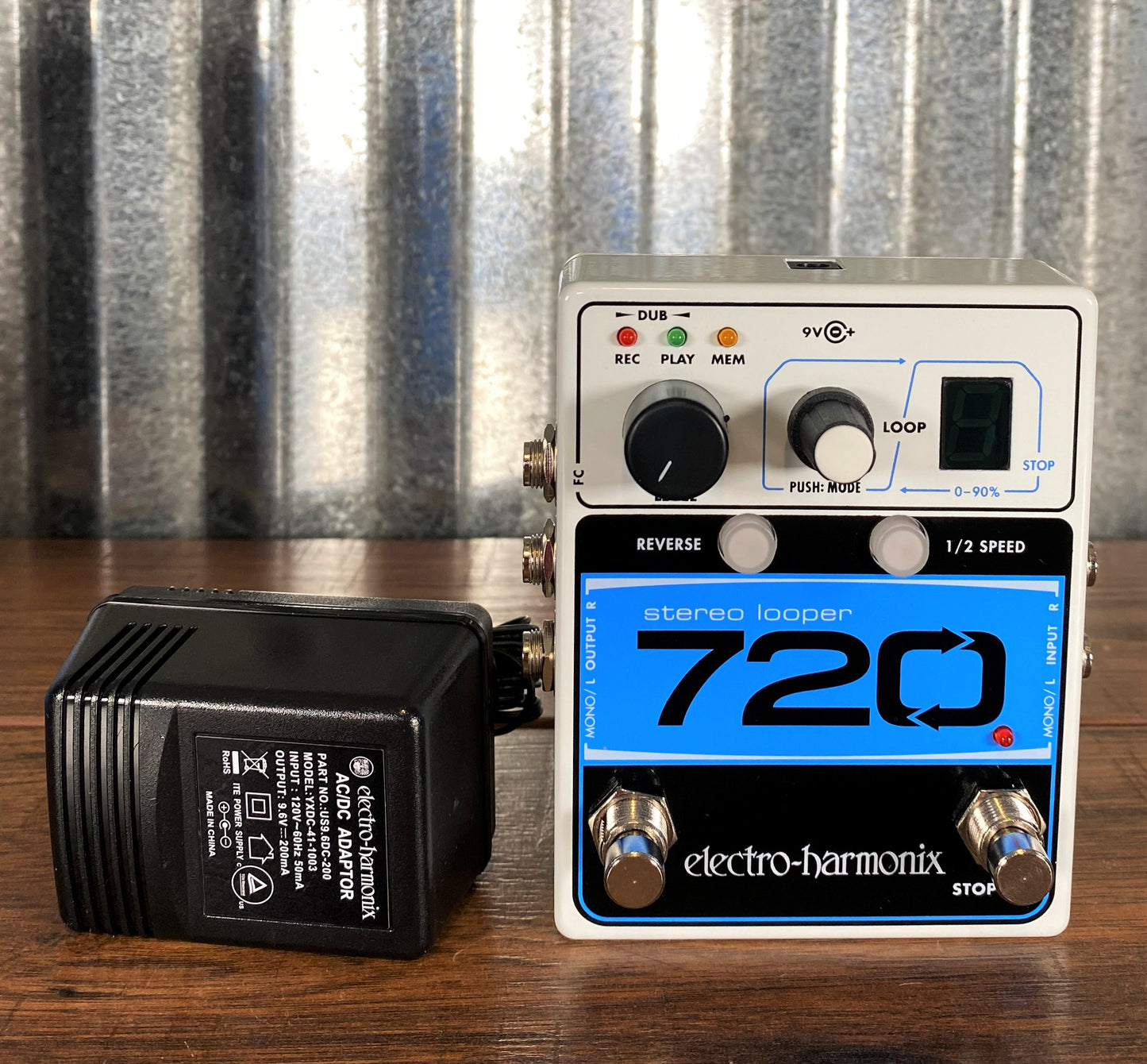 Electro-Harmonix EHX 720 Stereo Looper Guitar Effects Pedal & AC Adapter