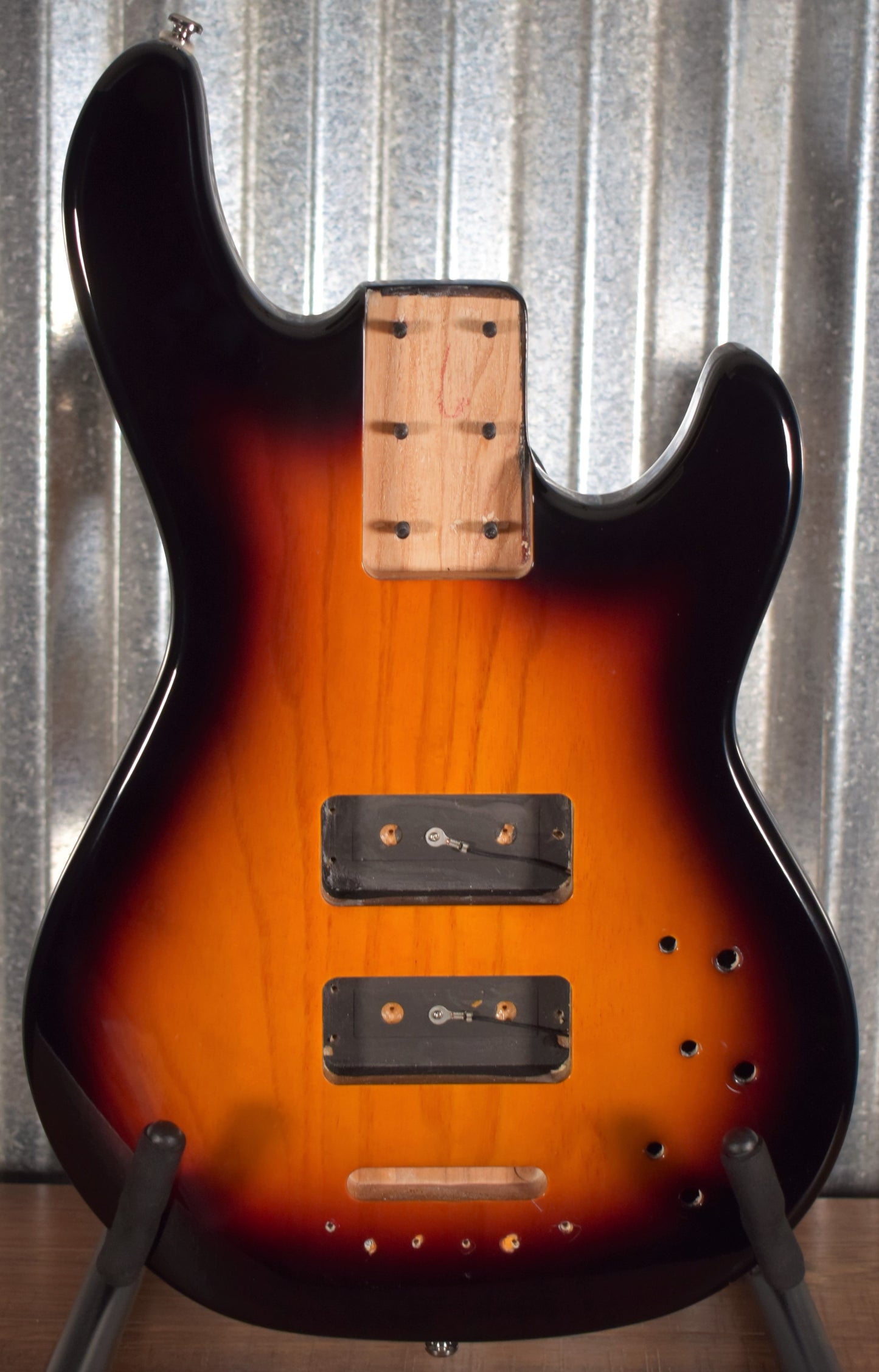 G&L Tribute L-2000 3 Tone Sunburst 4 String Body #5 Used