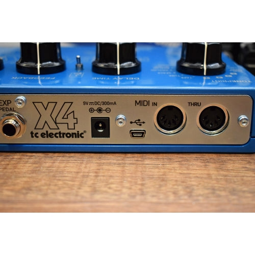 TC Electronic Flashback X4 Delay Looper Guitar Bass Effect Pedal & AC Adapter
