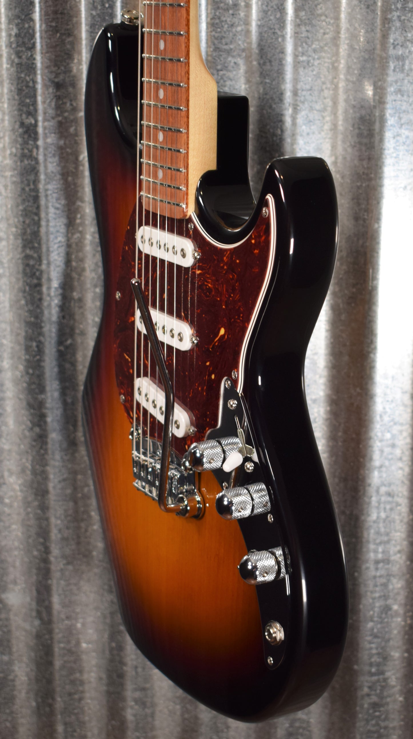 G&L USA Fullerton Deluxe Skyhawk 3 Tone Sunburst Guitar & Bag Demo #0081