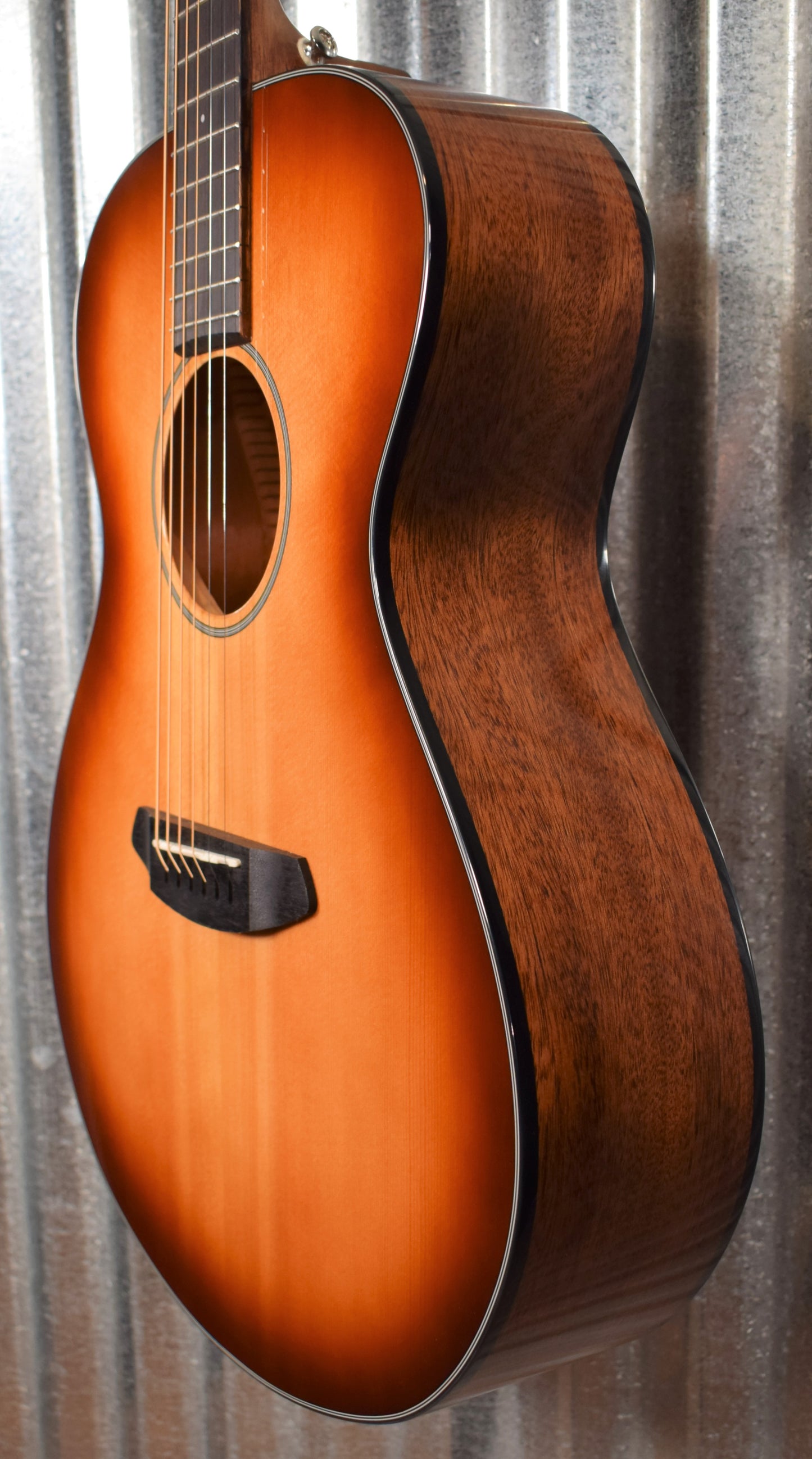 Breedlove Discovery Concert Sunburst Acoustic Guitar & Bag #8958