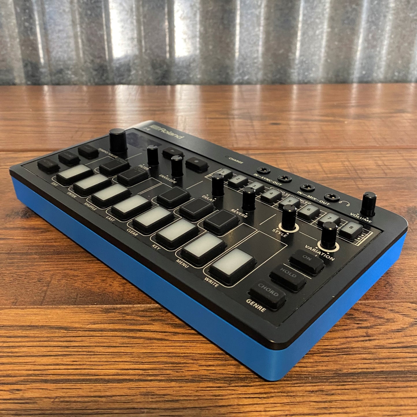 Roland J-6 J-6 AIRA Compact Chord Synthesizer Sequencer