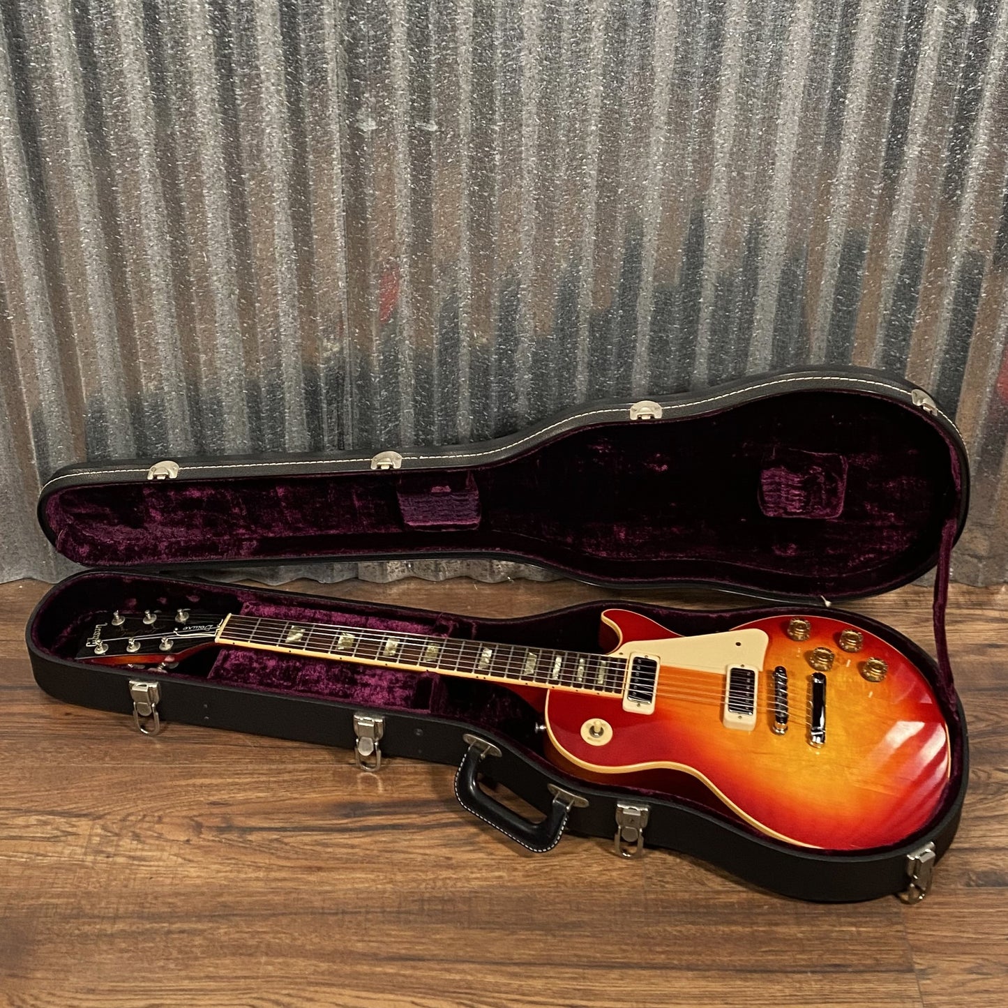 Gibson USA 1975 Les Paul Deluxe Cherry Sunburst Guitar & Case #7611 Used