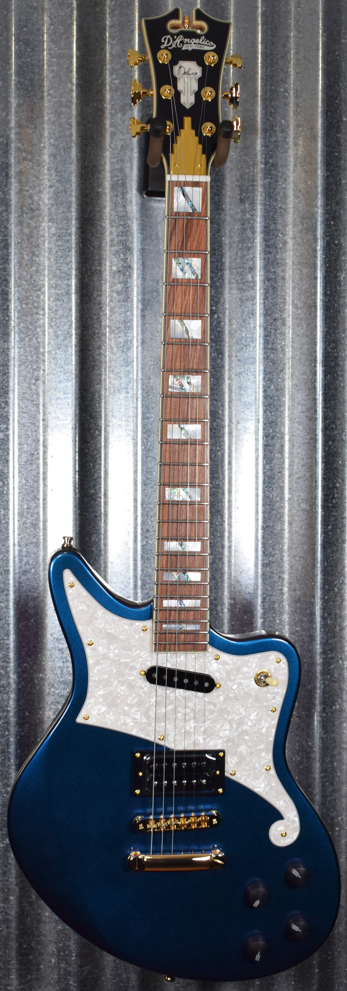 D'Angelico Deluxe Bedford LE Offset Chameleon Guitar & Case #4005