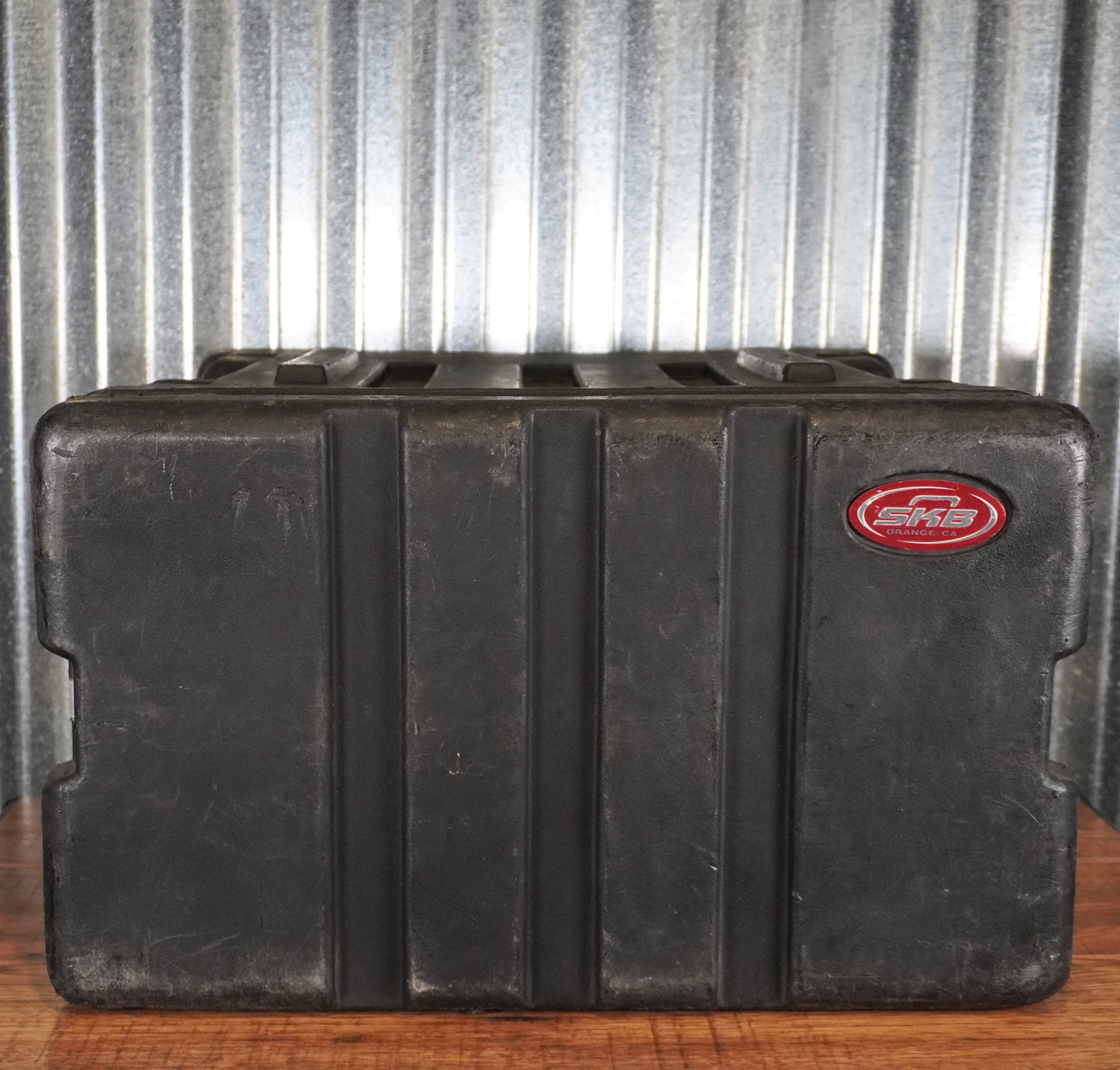 SKB 8U Roto Rack 1SKB-R8U 8 Space Guitar & Bass Amplifier/Effects Rack ABS Case Used