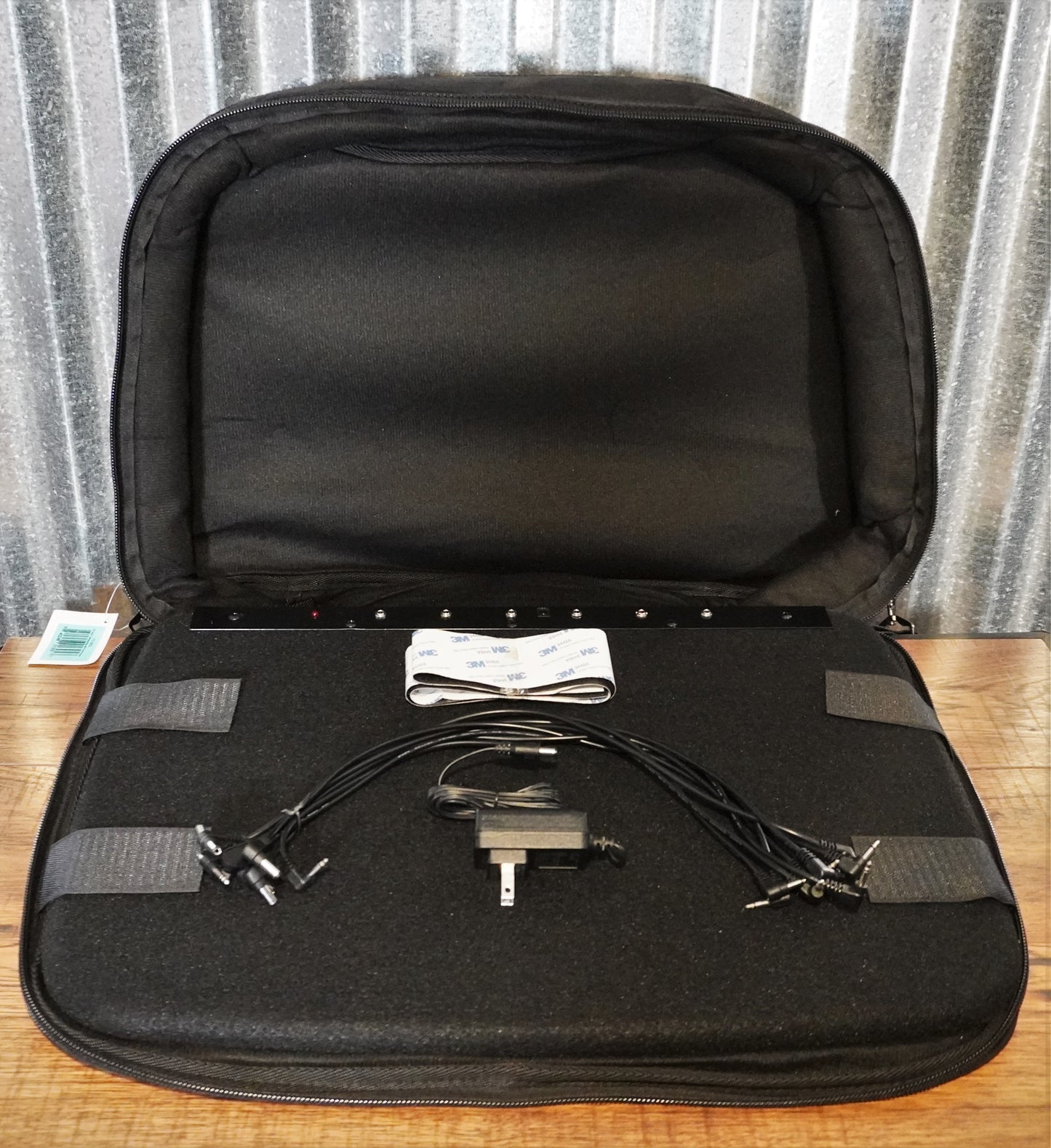 Johnson FX-BRD 13.5" x 21" Six Effect Powered Pedalboard & Bag