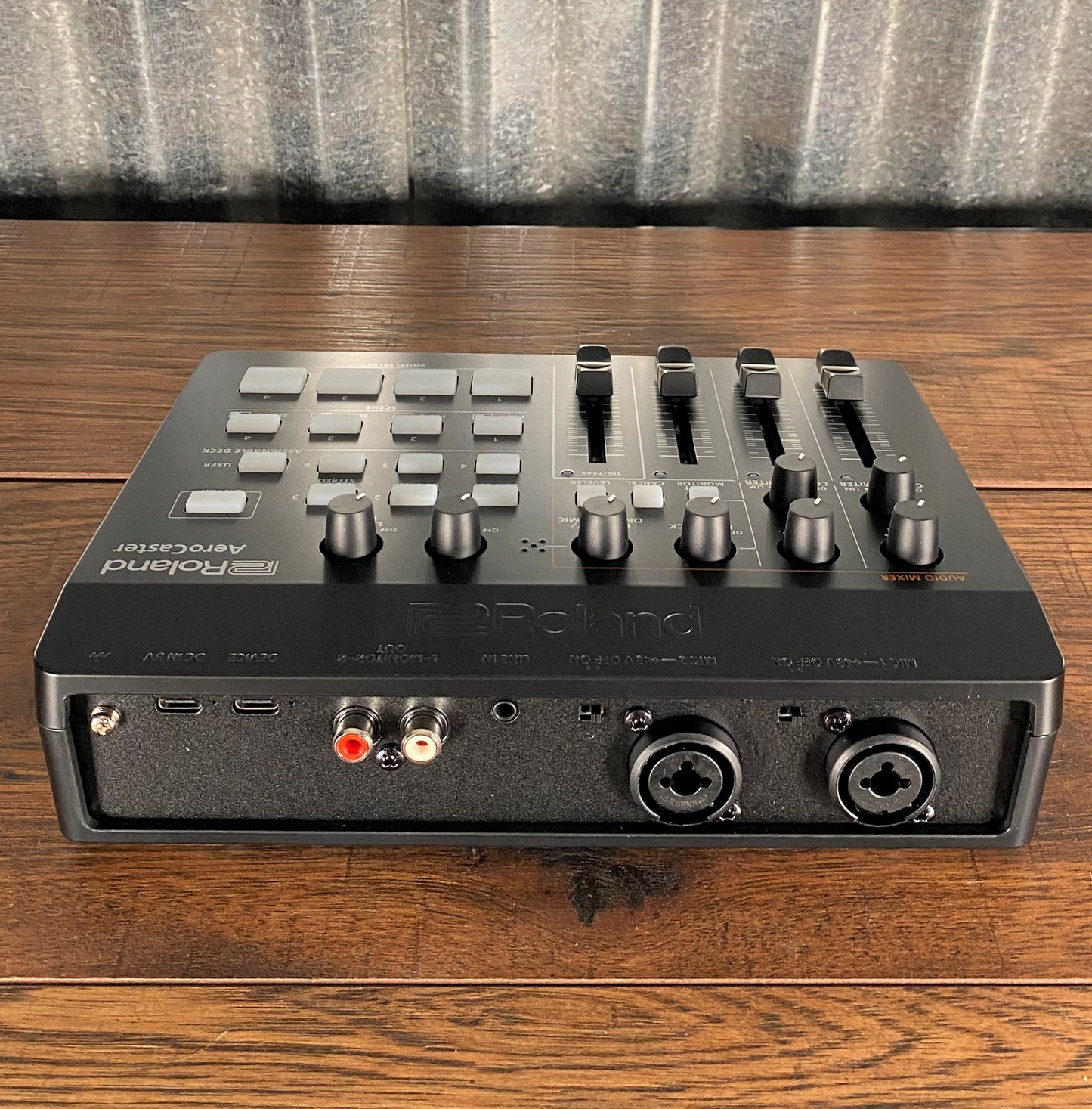 Roland VRC-01 AeroCaster Wireless Live Streaming Video System