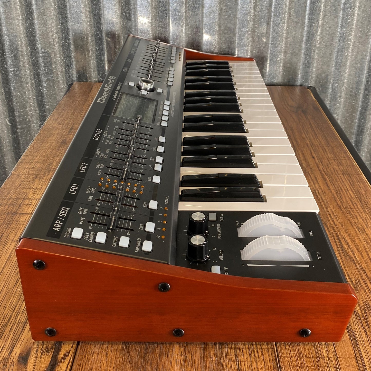 Behringer Deepmind 6 Voice Polyphonic Keyboard Synthesizer Used