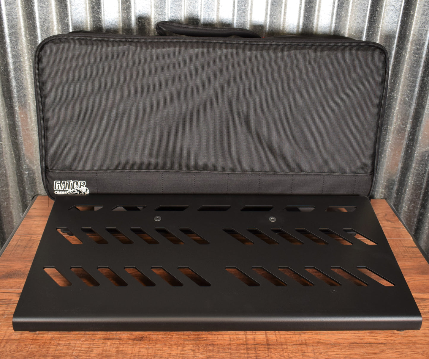 Gator GPB-BAK-1 Aluminum Guitar Effect Pedalboard & Bag Black