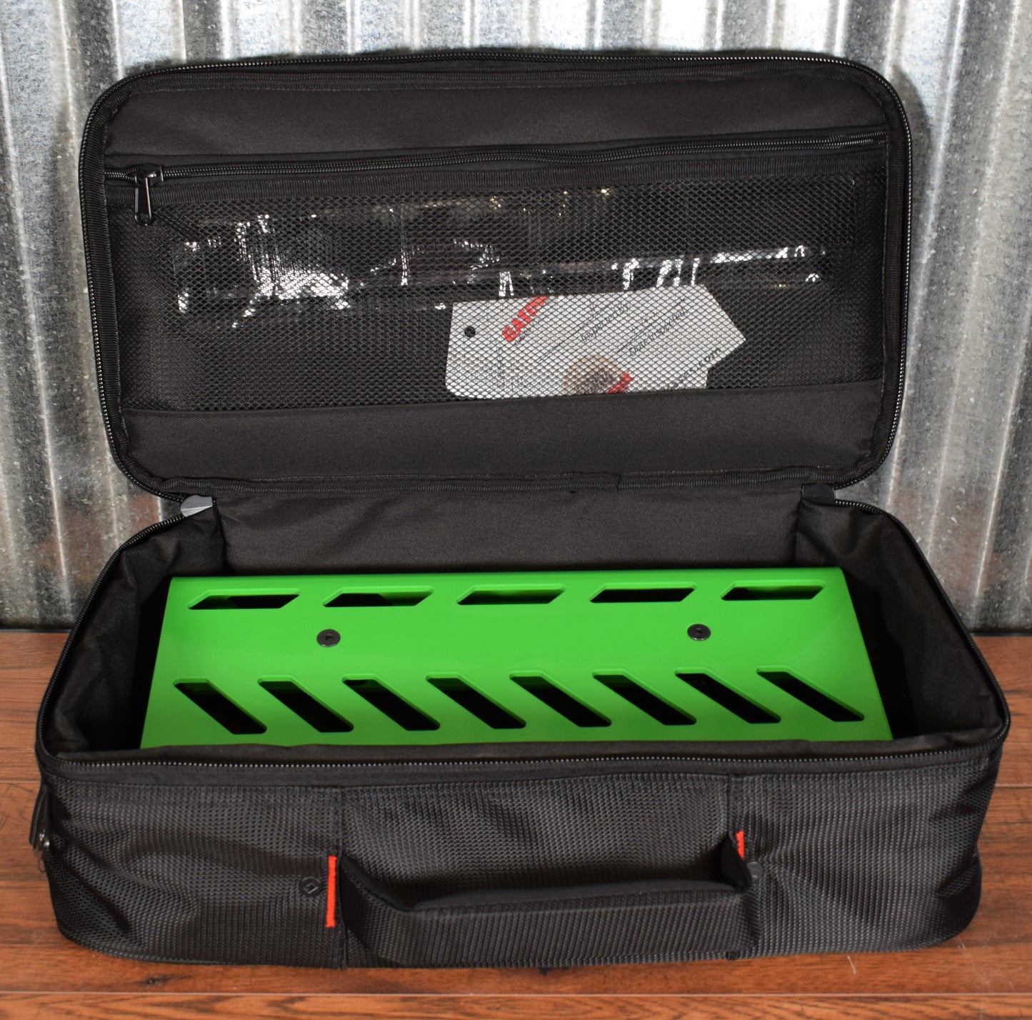 Gator GPB-LAK-GR Small Aluminum Guitar Effect Pedalboard & Bag Screamer Green