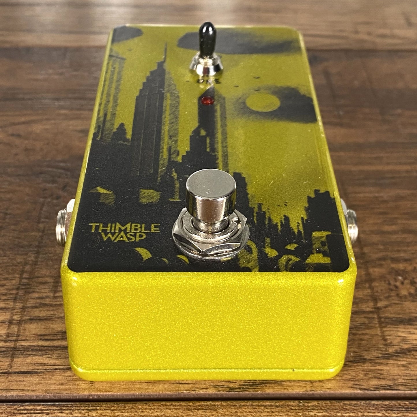 Thimble Wasp Skyscraper Ring Modulator Guitar Effect Pedal Used