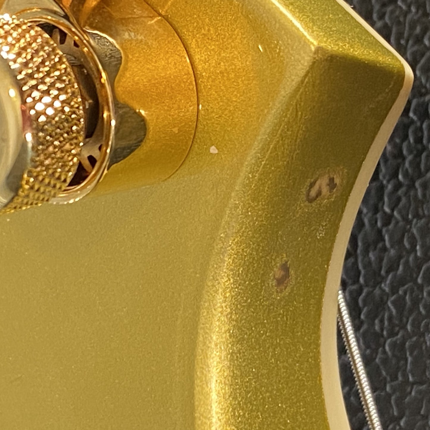 ESP LTD KH-V Kirk Hammett V Gold Sparkle EMG Guitar & Case #0917 B Stock