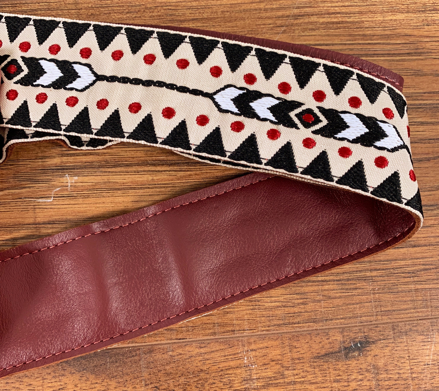 Levy's MGJ-003 2" Jacquard Weave Guitar Strap Black Red