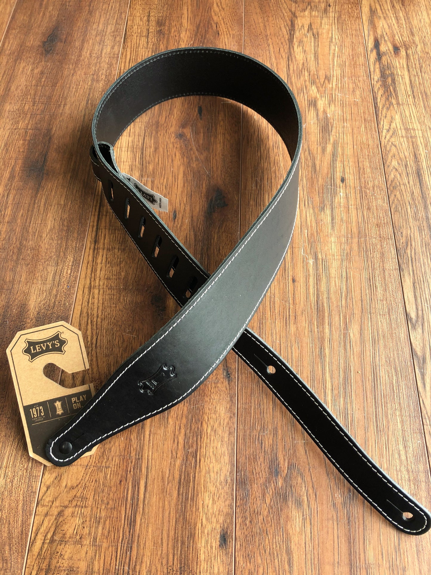 Levy's MV17-BLK 2.5" Adjustable Veg-Tan Leather Guitar & Bass Strap Black