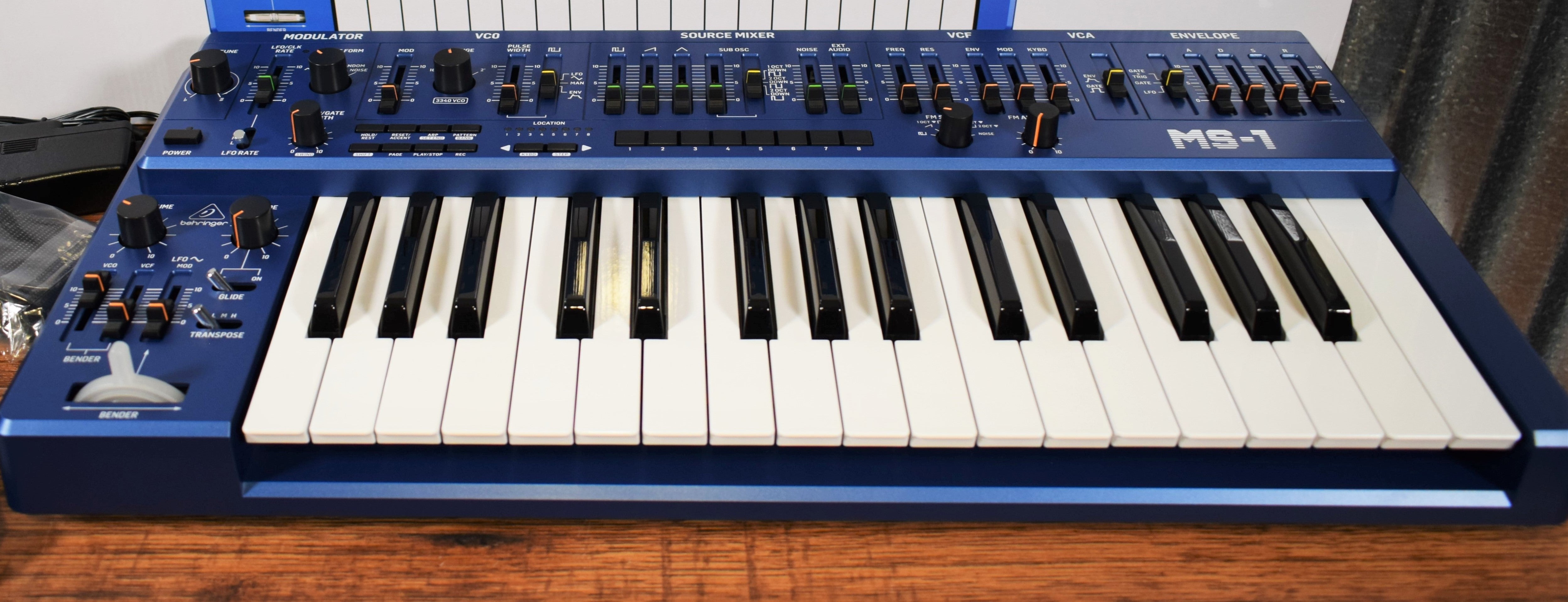 Behringer MS-1-BU 32 Key Analog Synthesizer Blue Demo