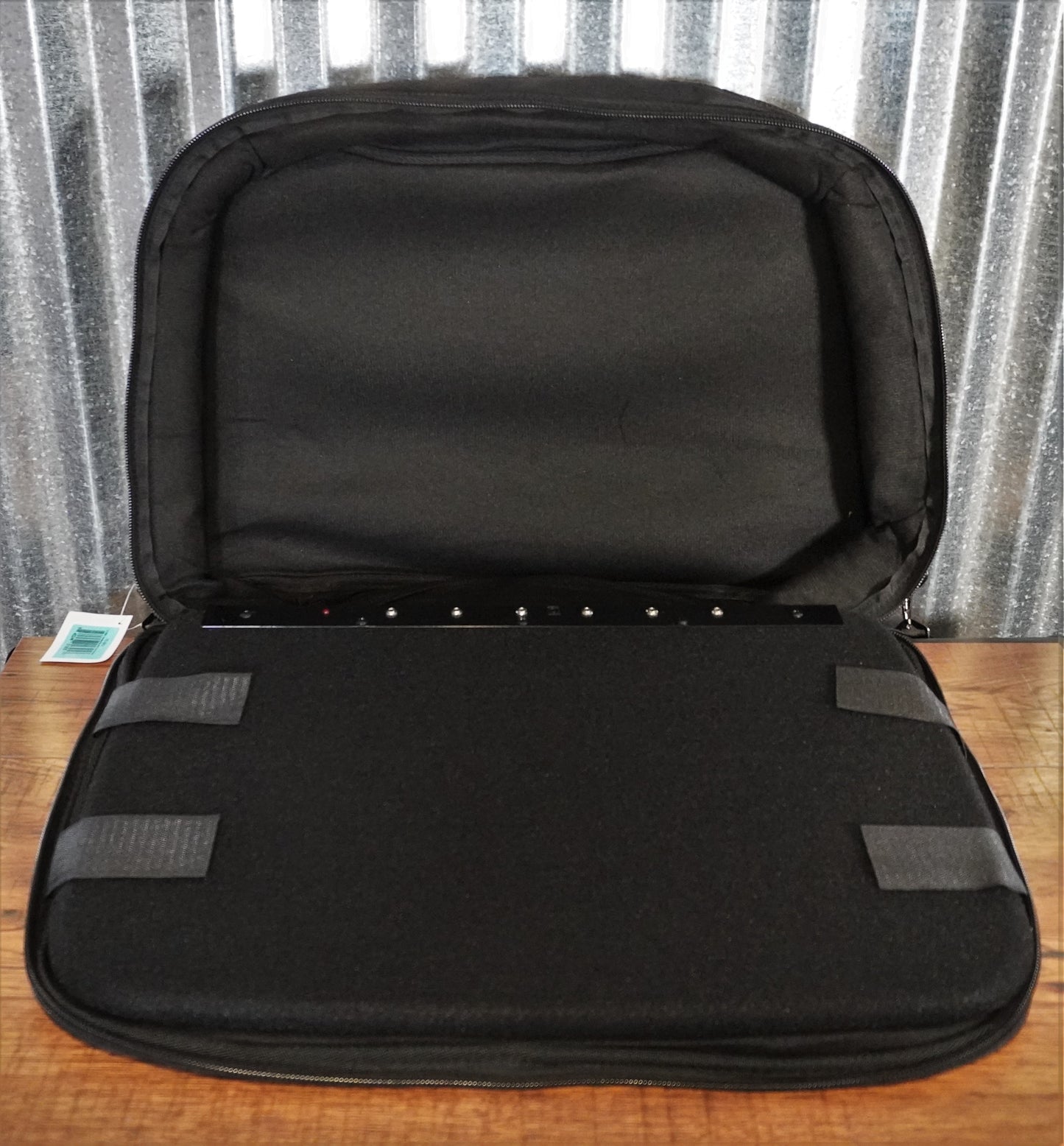 Johnson FX-BRD 13.5" x 21" Six Effect Powered Pedalboard & Bag