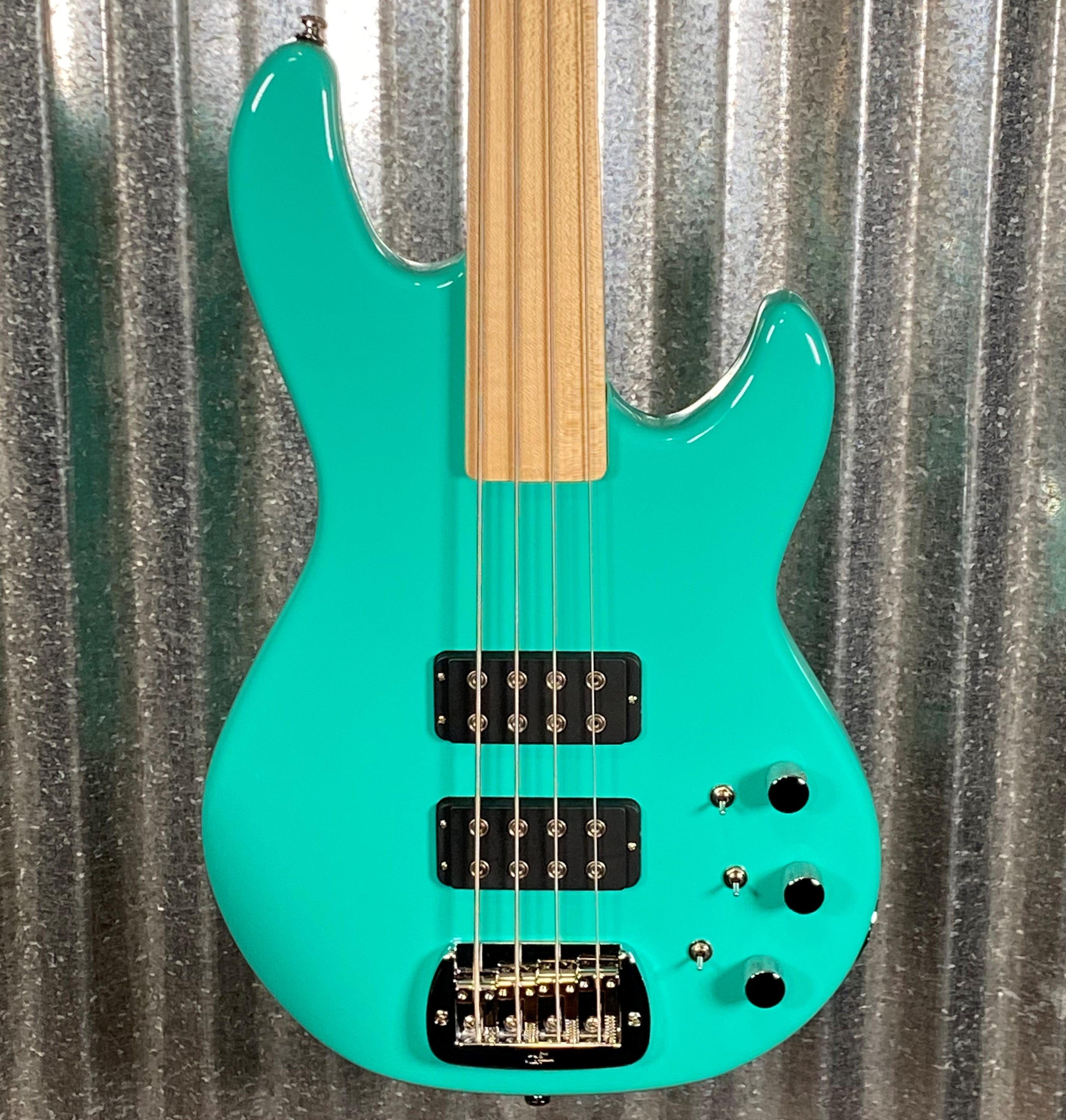 G&L USA L-2000 Fretless 4 String Bass Belair Green & Case #1068 Demo