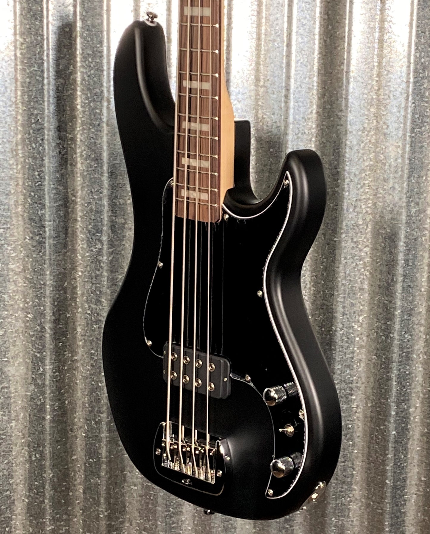 G&L Tribute Kiloton 4 String Bass Black Satin #6173