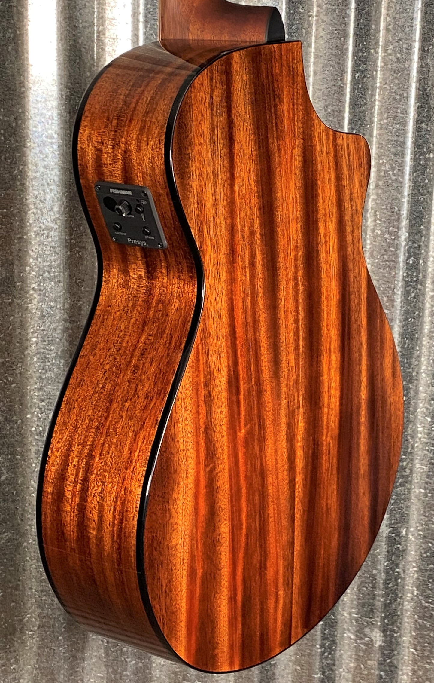 Breedlove Discovery S Concert Edgeburst CE Cedar Acoustic Electric Guitar Left Hand DSCN44LCERCAM #3930