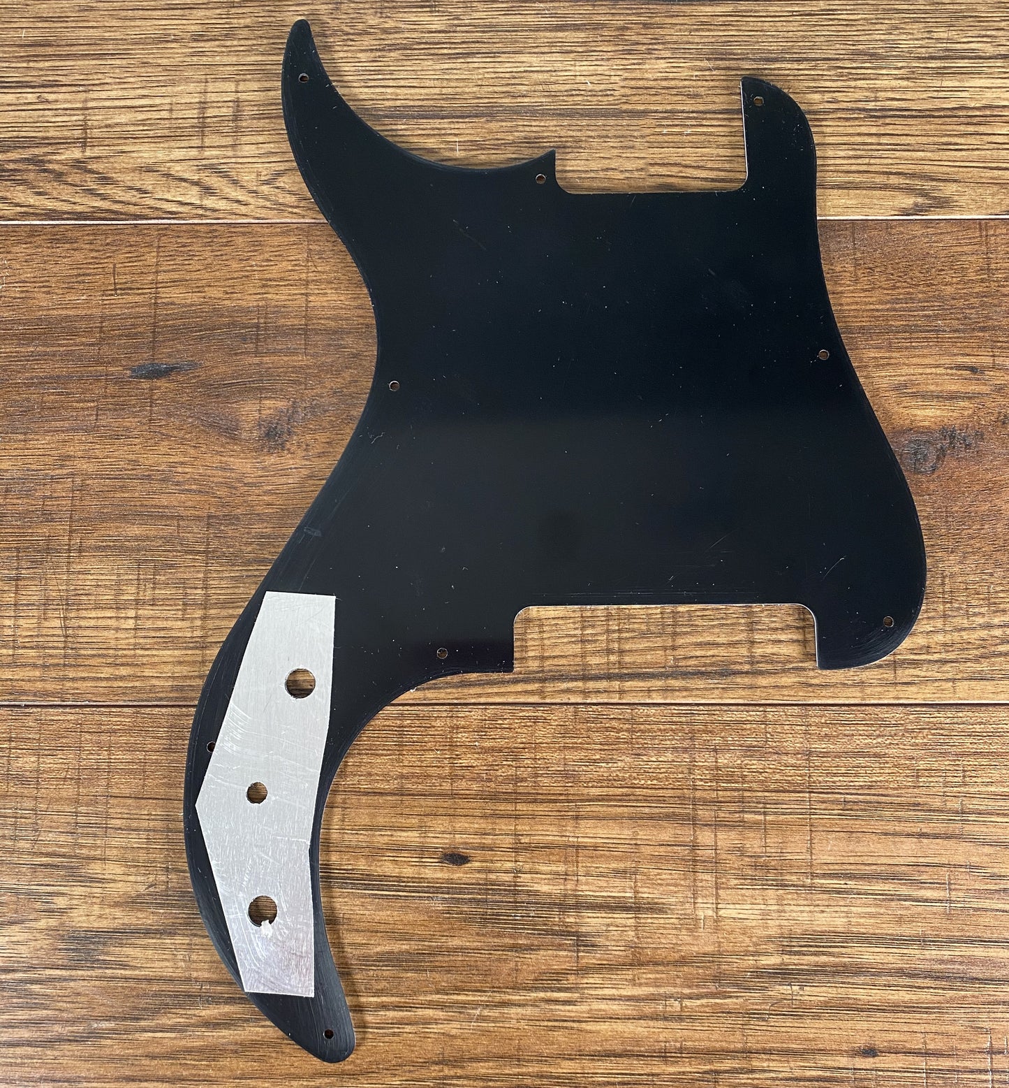 G&L USA Kiloton 4 String Bass 3 Ply Black White Black Pickguard