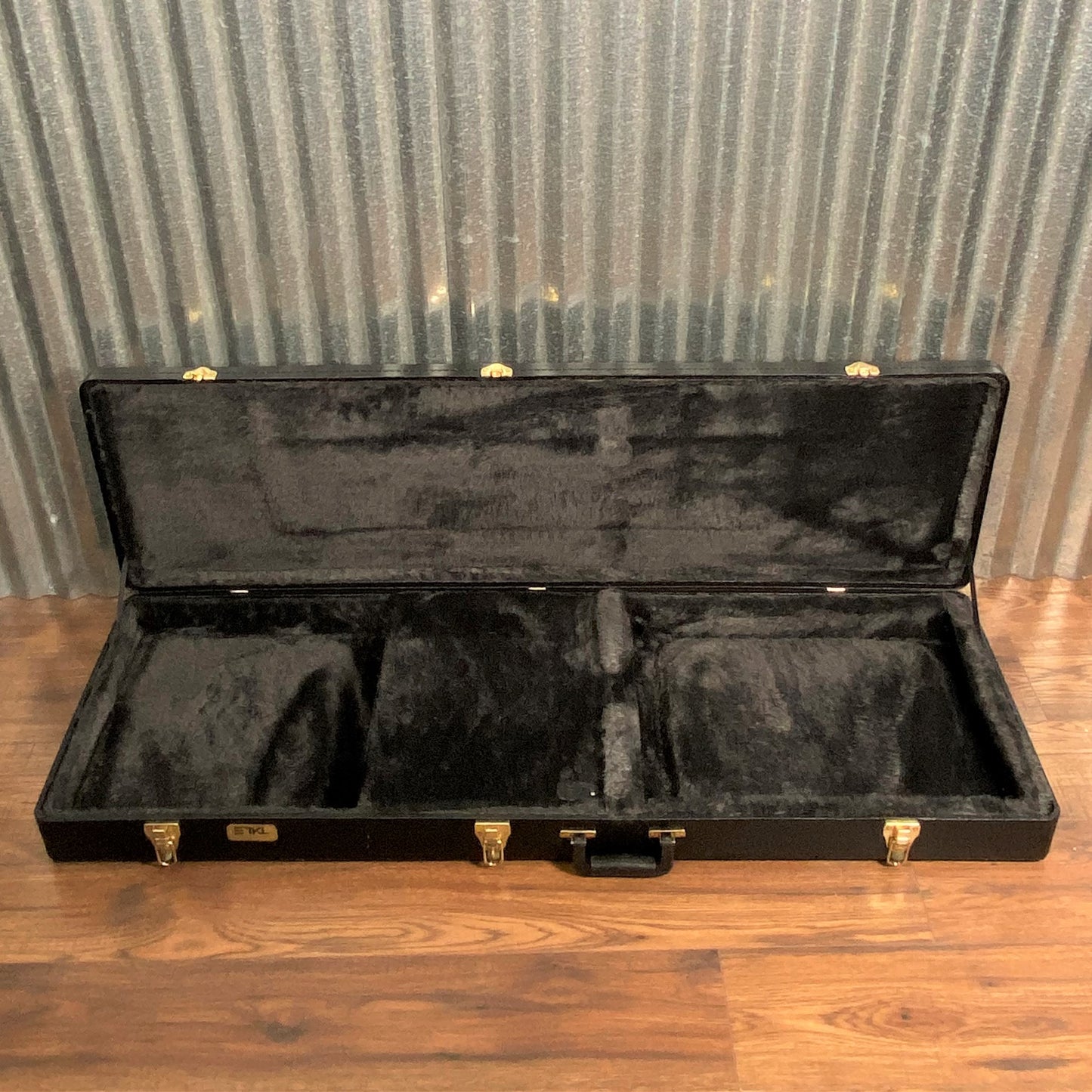 TKL Cases 7867 Premier Thunderbird Style Bass Hardshell Case