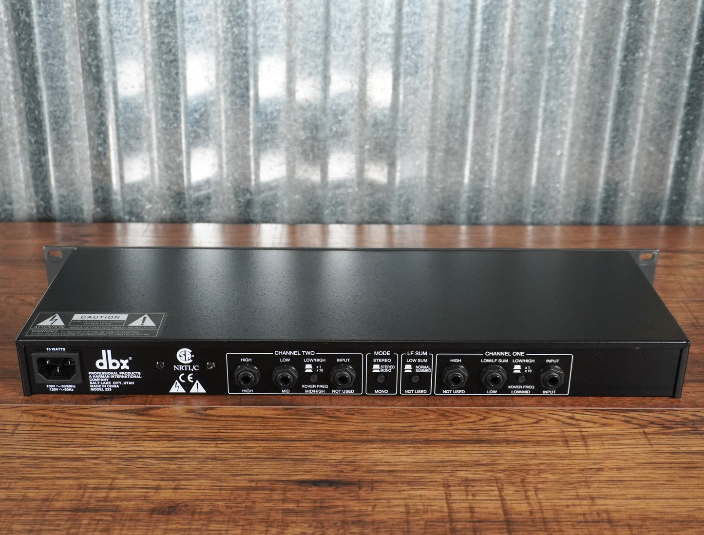DBX 223 Stereo Two Channel 2-Way & Mono 3-Way Crossover Rackmount Used