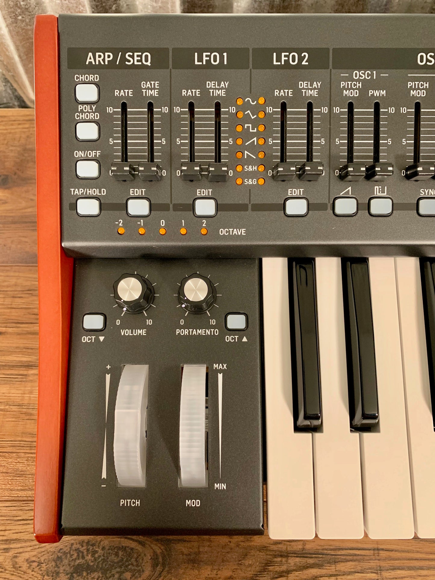 Behringer Deepmind 6 Voice Polyphonic Keyboard Synthesizer