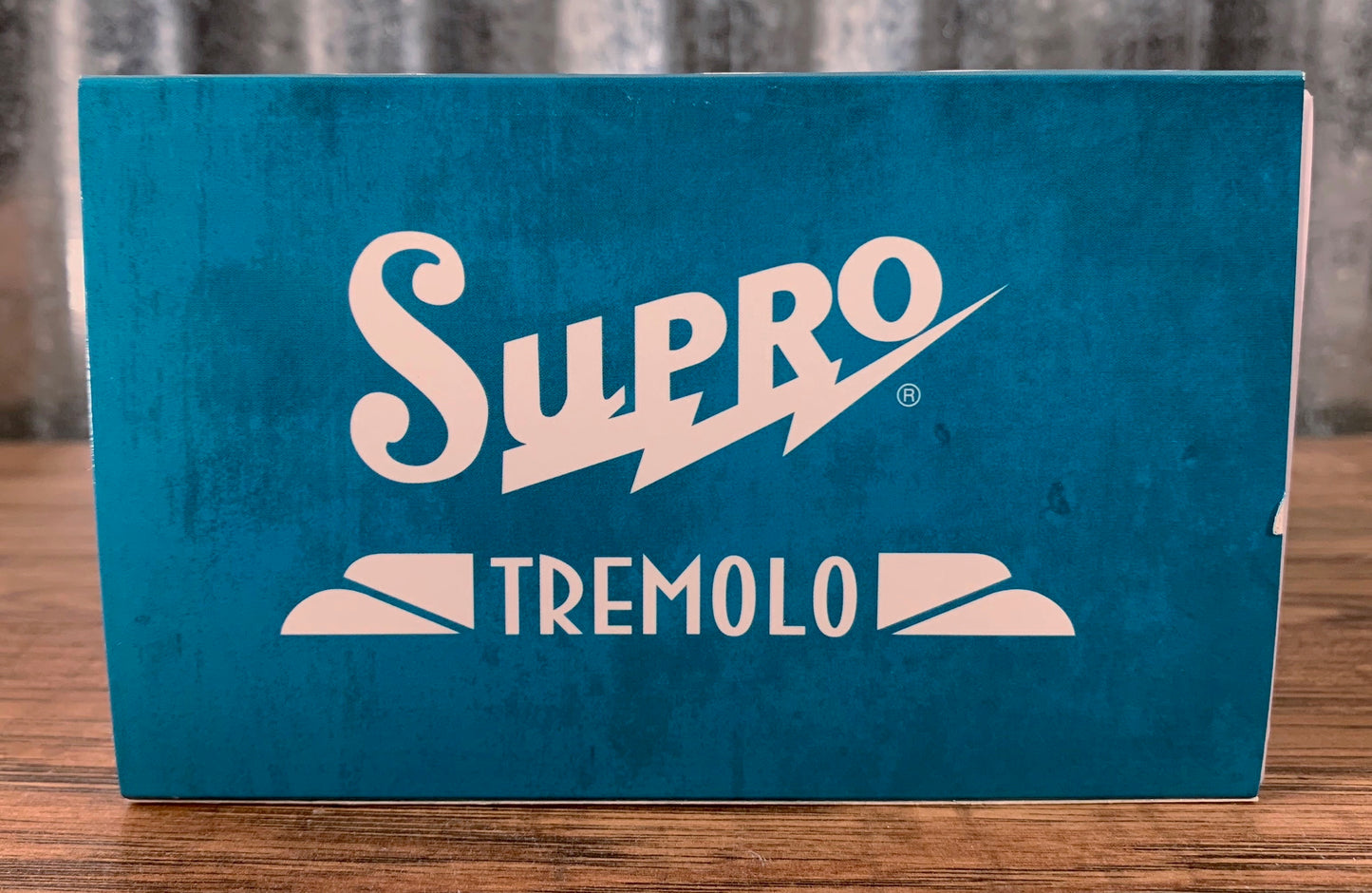 Supro USA 1310 Tremolo Tube Emulated Guitar Effect Pedal Demo