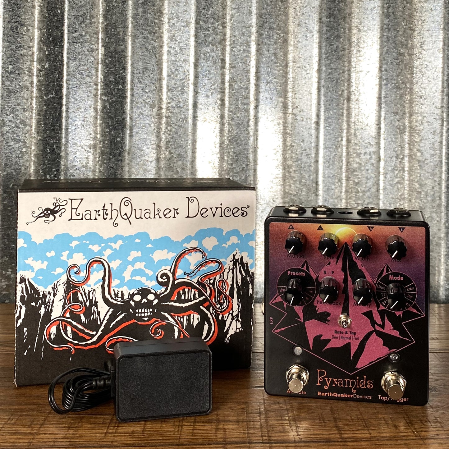 Earthquaker Devices EQD LTD Solar Eclipse Pyramids Stereo Flanger Guitar Effect Pedal