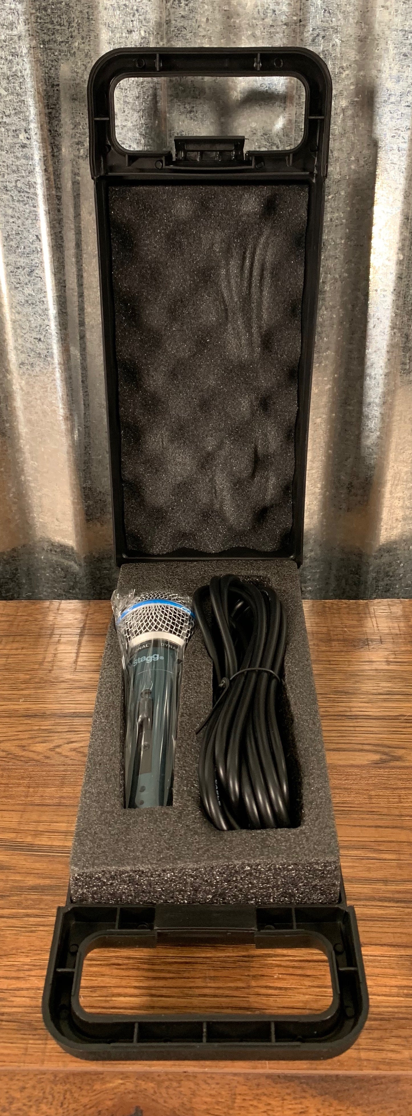 Stagg SDM60 Dynamic Hand Held Vocal Microphone with On/Off, Case & XLR Cable