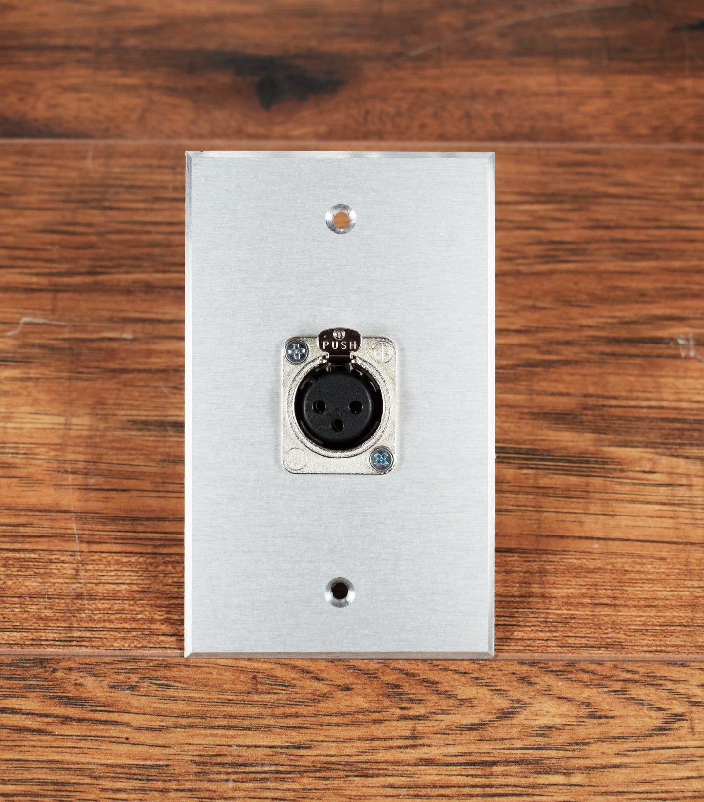 RapcoHorizon SP-1DFN XLR Single Gang Wall Plate with 1 Neutrik NC3FD-L-1 Connector Aluminum